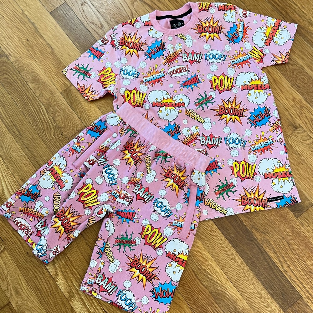 NWT YOUTH The Museum “POW” Set Sz: 10/12